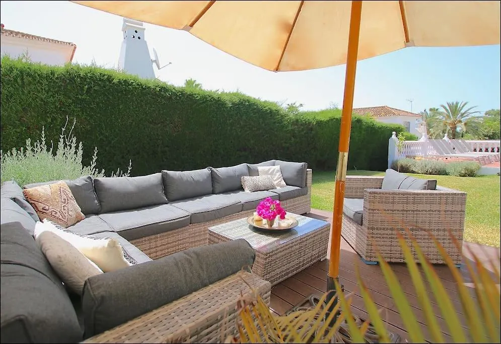 Villa Bellamar 미하스 0*,